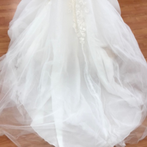 Ivory wedding gown with sequins, faux pearls - Picture 6 of 8